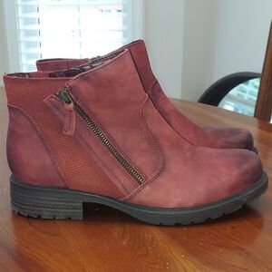 Earth Jordan Ankle Moto Bootie Distressed Red Wine Leather - Women 9.5 D